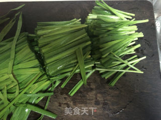 韭菜炒百叶丝的做法步骤：2