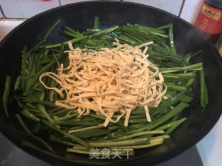 韭菜炒百叶丝的做法步骤：5
