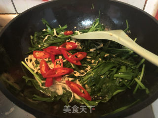 韭菜炒百叶丝的做法步骤：6