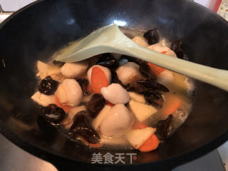 冬笋烧鱼丸的做法步骤：7