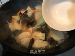 冬笋烧鱼丸的做法步骤：8