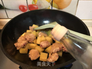 咖喱土豆炖鸡翅的做法步骤：6