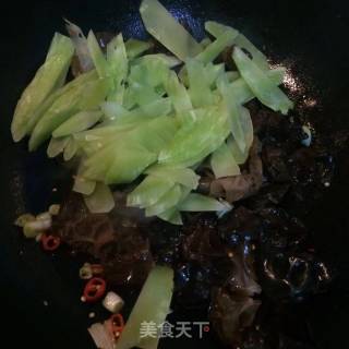 青笋炒木耳的做法步骤：7