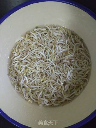 素炒豆芽的做法步骤：2