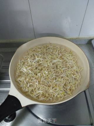 素炒豆芽的做法步骤：3