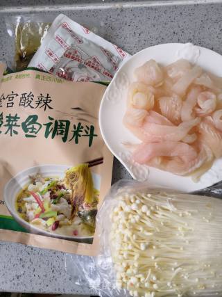 酸菜巴沙鱼的做法步骤：1