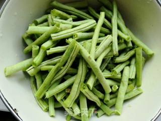 排骨炖玉米豆角的做法步骤：10