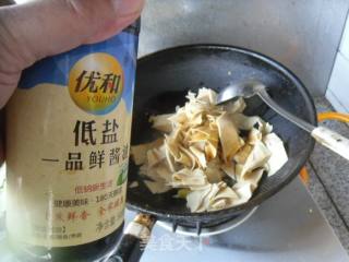 西芹豆腐皮的做法步骤：8