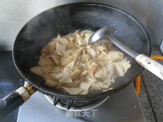 西芹豆腐皮的做法步骤：10