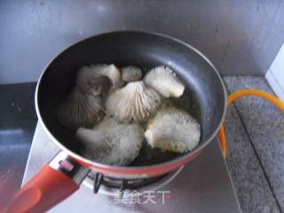 香煎平菇的做法步骤：5