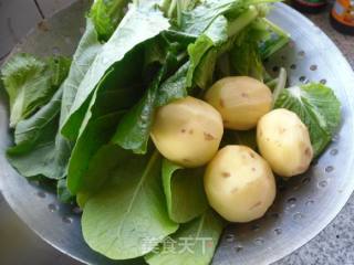 土豆片炖小白菜的做法步骤：1