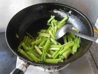 杏鲍菇炒芹菜的做法步骤：7