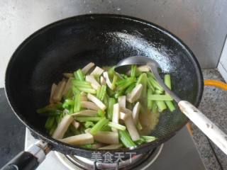 杏鲍菇炒芹菜的做法步骤：10