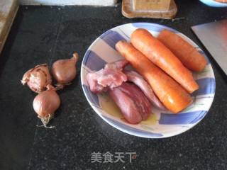 羊肉炒胡萝卜的做法步骤：1