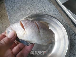油炸小黄鱼的做法步骤：2