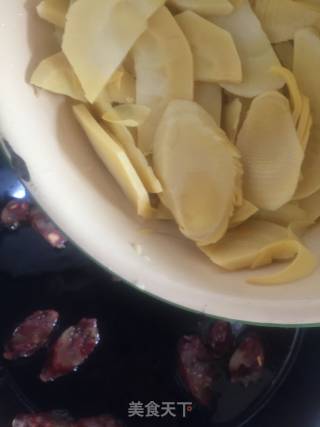 冬笋炒腊肠的做法步骤：5