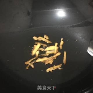 香芹炒牛肉的做法步骤：4