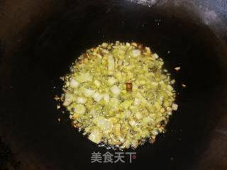 白菜木耳炒香肠的做法步骤：4