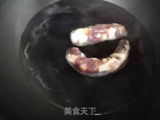家长的味道——香肠炒莴笋的做法步骤：1