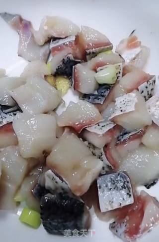 ＃年夜饭＃干炸鱼肉块的做法步骤：2