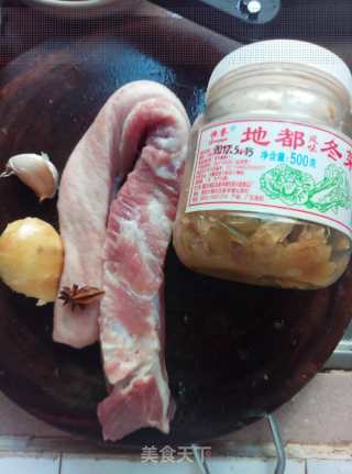 冬菜烧五花肉的做法步骤：1