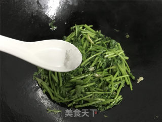 清炒茼蒿的做法步骤：6