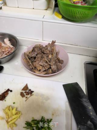 葱爆鸭子的做法步骤：3