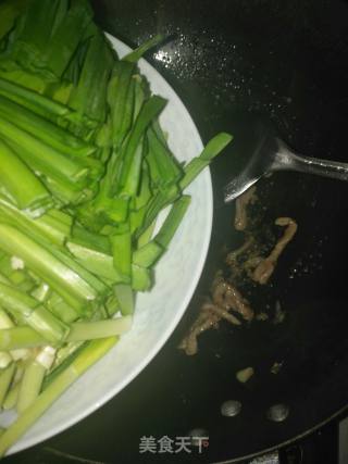 肉丝炒春韭的做法步骤：8
