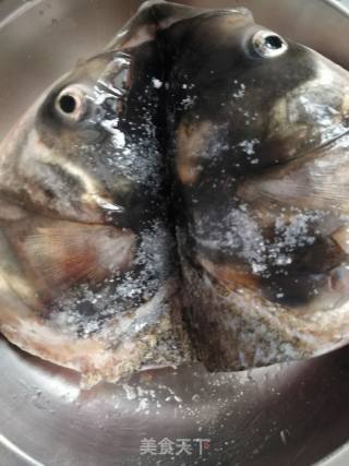 *团圆饭*鱼头豆腐汤的做法步骤：1