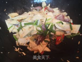 冬笋炒香肠的做法步骤：7