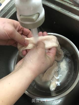 猪肠萝卜汤的做法步骤：2