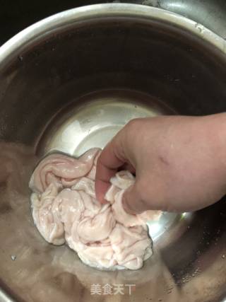 猪肠萝卜汤的做法步骤：4