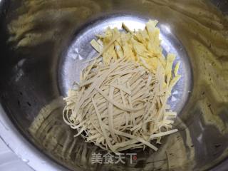 凉拌黄瓜豆皮白菜芯的做法步骤：3