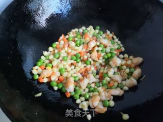 玉米豌豆炒虾仁的做法步骤：12