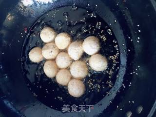 炸芝麻球的做法步骤：2
