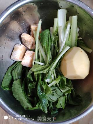 小白菜鱼豆腐汤的做法步骤：1