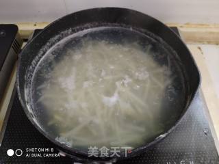 小白菜鱼豆腐汤的做法步骤：3