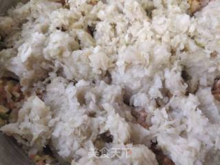 年夜饺子~酸菜肉馅水饺的做法步骤：1