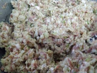 年夜饺子~酸菜肉馅水饺的做法步骤：2
