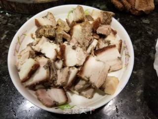 蒜苗炒烧肉的做法步骤：2