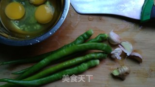 青椒碎炒鸡蛋的做法步骤：1