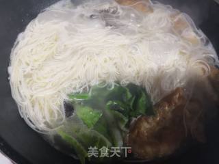 鸡汤蛋饺面的做法步骤：3
