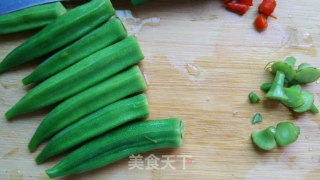 秋葵炒鸡蛋的做法步骤：3