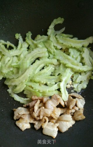 五花肉炒苦瓜的做法步骤：4