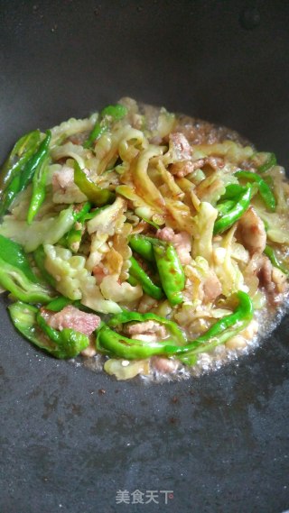 五花肉炒苦瓜的做法步骤：7