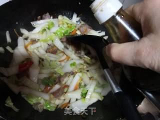 香肠煸炒大白菜梗的做法步骤：6