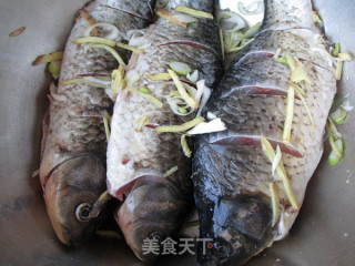猴头菇豆腐炖鲫鱼的做法步骤：1