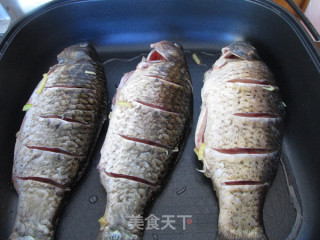 猴头菇豆腐炖鲫鱼的做法步骤：2