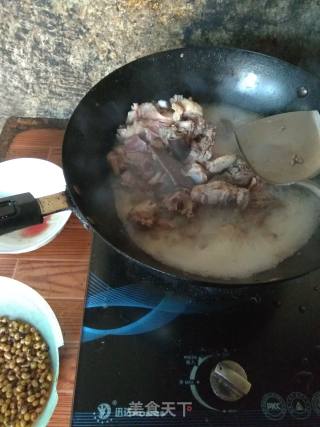 黄豆炒鸭肉的做法步骤：4