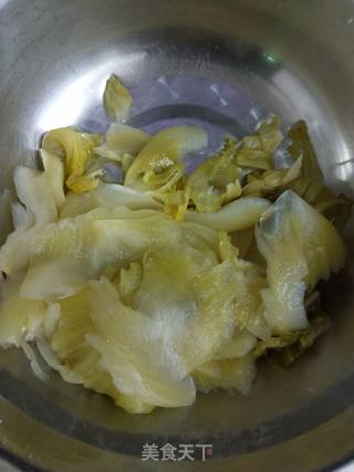 酸菜鳗鱼的做法步骤：2
